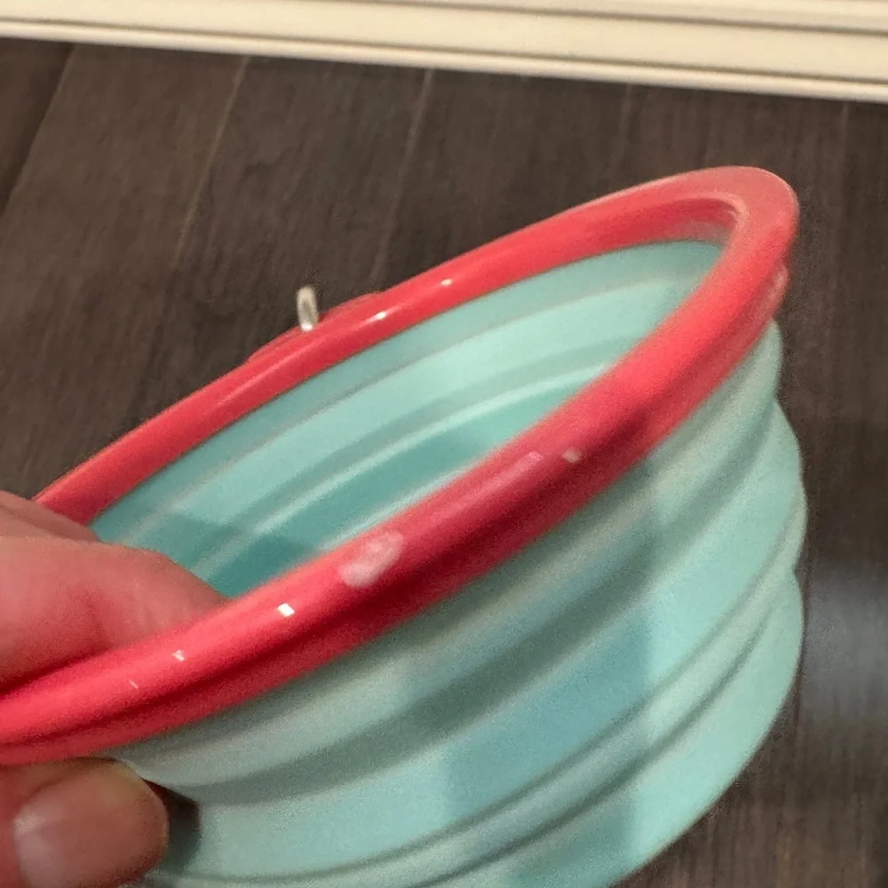 NWOT Red and Blue Silicone Collapsible Pet Dog Cat Vacay Mode Travel Bowl